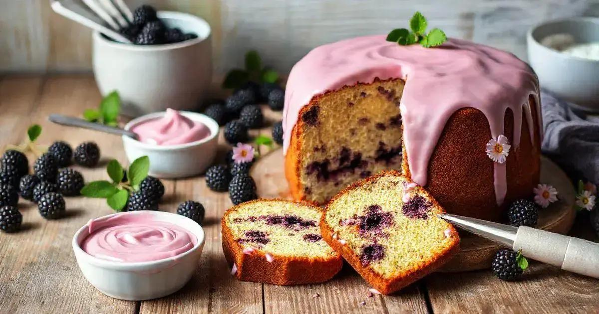 Sugestões de decoração e acompanhamento para servir o bolo